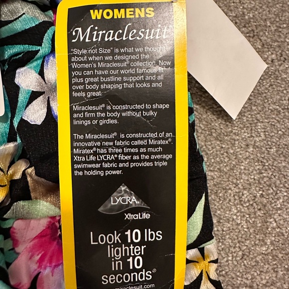 Miraclesuit Floral Swim top - Picture 3 of 5